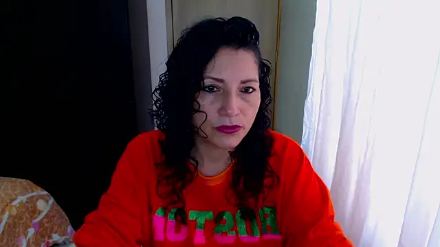 Snapshot of arianna_ros3 chatting on April 2, 4:26 pm arianna ros3 online show from April 2, 4:26 pm