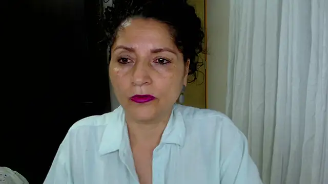 Snapshot of arianna_ros3 chatting on April 7, 1:28 am arianna ros3 online show from April 7, 1:28 am
