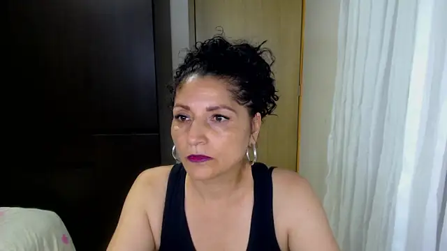 Snapshot of arianna_ros3 chatting on April 8, 2:00 am arianna ros3 online show from April 8, 2:00 am