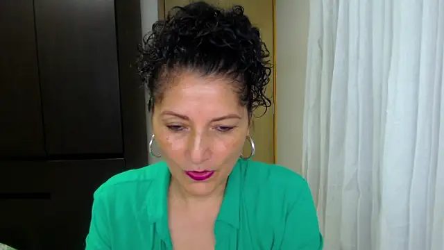 Snapshot of arianna_ros3 chatting on May 5, 3:25 am arianna ros3 online show from May 5, 3:25 am