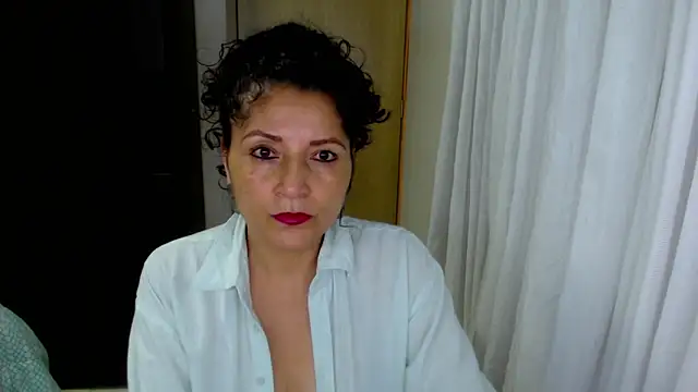 Snapshot of arianna_ros3 chatting on May 13, 2:31 am arianna ros3 online show from May 13, 2:31 am