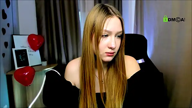 Snapshot of playful_sophie chatting on February 18, 2:06 pm playful sophie online show from February 18, 2:06 pm