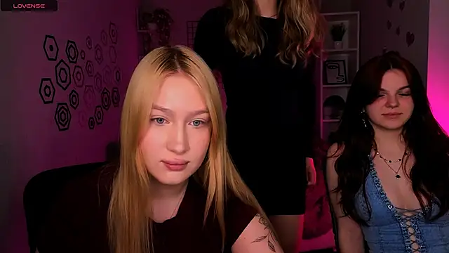 playful sophie online show from May 4, 7:43 pm