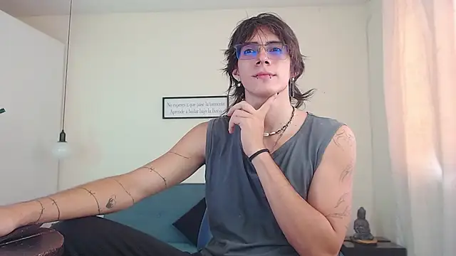 Snapshot of andreey50 chatting on March 13, 8:11 pm andreey50 online show from March 13, 8:11 pm