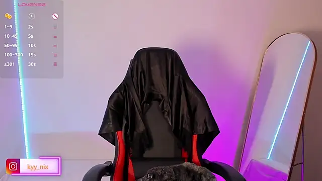 Snapshot of nix__kyy chatting on October 7, 5:48 am nix kyy online show from October 7, 5:48 am