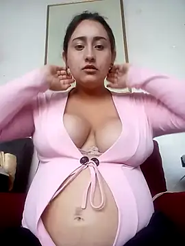 Snapshot of hanna_sky1 chatting on February 12, 9:33 pm hanna sky1 online show from February 12, 9:33 pm