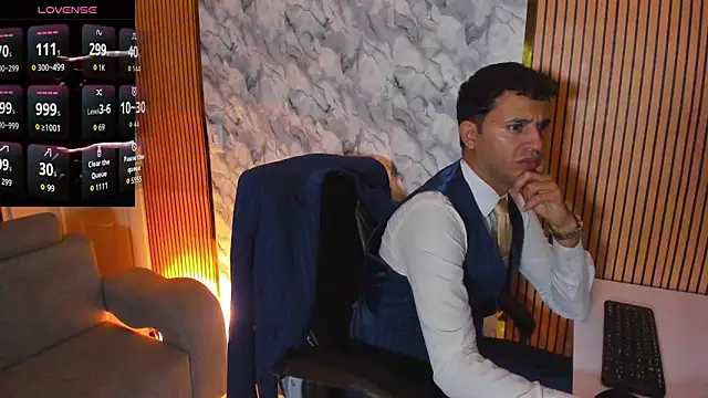 Snapshot of Hideintheoffice chatting on October 11, 11:47 pm Hideintheoffice online show from October 11, 11:47 pm