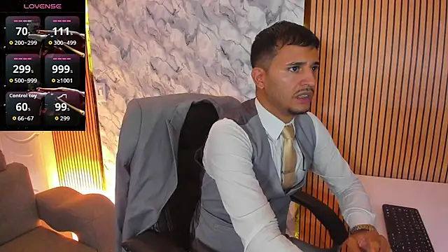 Snapshot of Hideintheoffice chatting on October 24, 9:11 pm Hideintheoffice online show from October 24, 9:11 pm