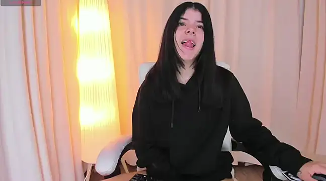 Maddy bennet online show from March 12, 5:02 am