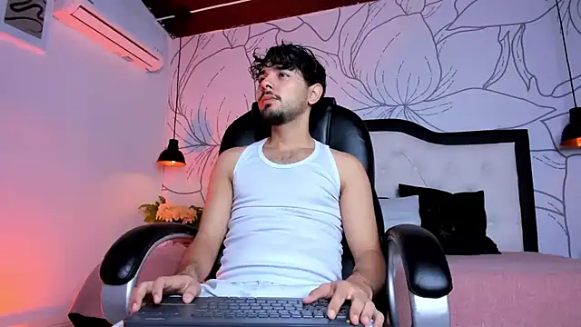 Snapshot of Samir_bear chatting on September 24, 12:41 pm Samir bear online show from September 24, 12:41 pm