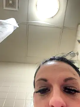 Snapshot of KarmaXblayze chatting on November 27, 7:32 am KarmaXblayze online show from November 27, 7:32 am