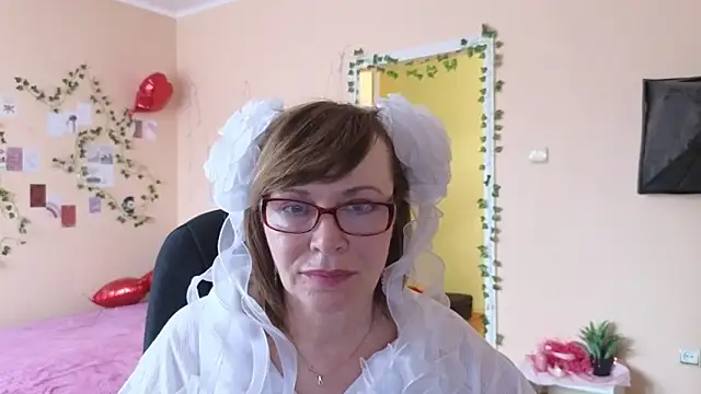 Miss Moren online show from April 2, 9:40 am