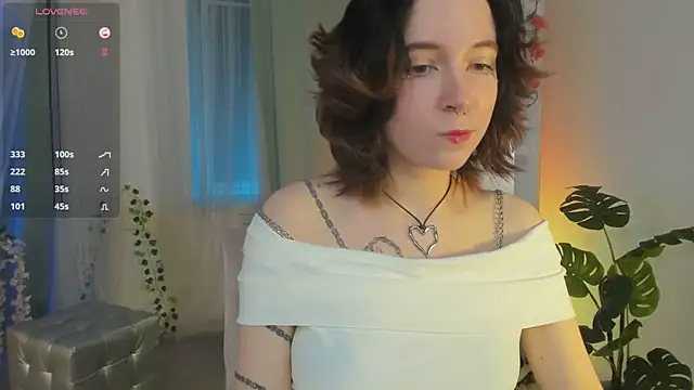 Snapshot of lilithlunna chatting on February 18, 9:53 pm lilithlunna online show from February 18, 9:53 pm