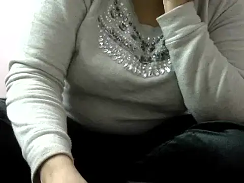 Housewife12 online show from January 4, 5:05 pm