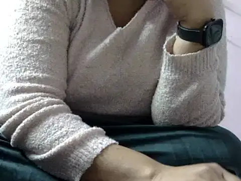 Housewife12 online show from January 6, 2:47 pm