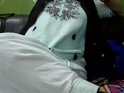 Housewife12 online show from February 5, 7:35 am