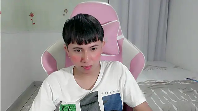 Snapshot of didier_king_ chatting on December 17, 3:39 pm didier king online show from December 17, 3:39 pm