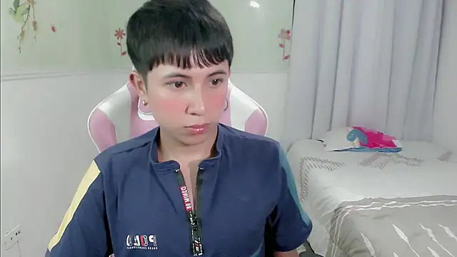 Snapshot of didier_king_ chatting on January 26, 6:37 pm didier king online show from January 26, 6:37 pm