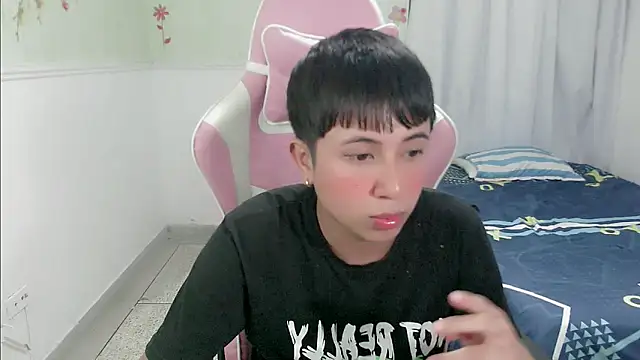 Snapshot of didier_king_ chatting on January 30, 7:15 pm didier king online show from January 30, 7:15 pm
