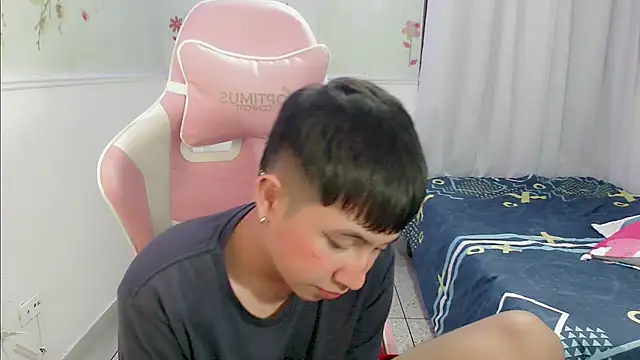Snapshot of didier_king_ chatting on February 7, 7:38 pm didier king online show from February 7, 7:38 pm