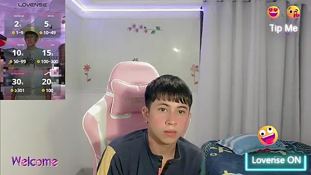 Snapshot of didier_king_ chatting on February 17, 2:09 am didier king online show from February 17, 2:09 am
