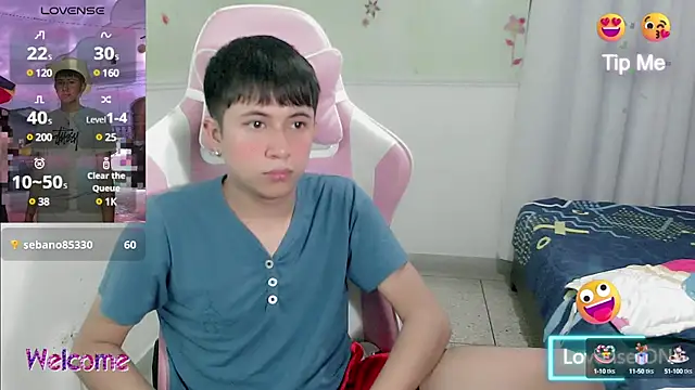 Snapshot of didier_king_ chatting on February 18, 6:47 pm didier king online show from February 18, 6:47 pm