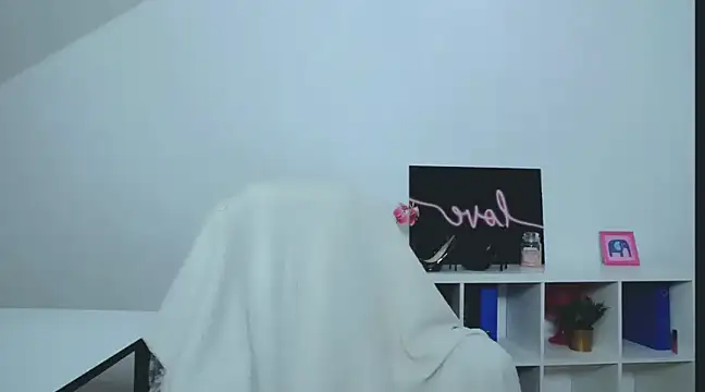 Snapshot of Lia_Benini chatting on January 19, 1:12 pm Lia Benini online show from January 19, 1:12 pm