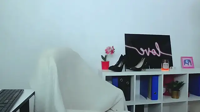 Snapshot of Lia_Benini chatting on January 29, 7:32 pm Lia Benini online show from January 29, 7:32 pm