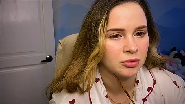 Snapshot of IlonaMurf chatting on March 8, 8:07 am IlonaMurf online show from March 8, 8:07 am