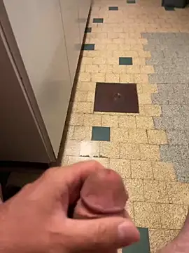 Snapshot of mikiss789 chatting on October 1, 3:34 am mikiss789 online show from October 1, 3:34 am