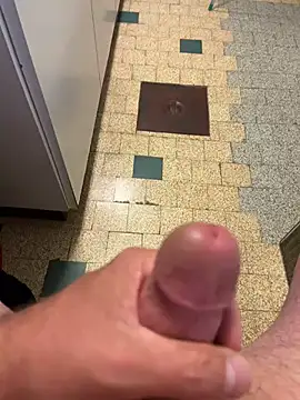 Snapshot of mikiss789 chatting on October 11, 12:26 pm mikiss789 online show from October 11, 12:26 pm