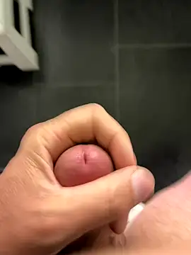 Snapshot of mikiss789 chatting on October 15, 4:01 am mikiss789 online show from October 15, 4:01 am