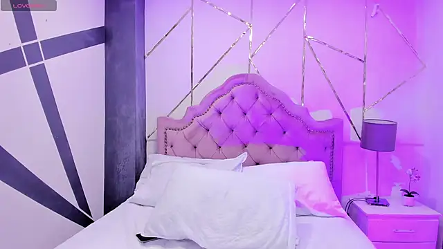 RoseCassie online show from January 4, 4:11 pm
