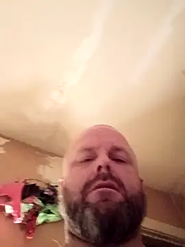 Snapshot of Thickirishcock850 chatting on February 6, 3:11 am Thickirishcock850 online show from February 6, 3:11 am