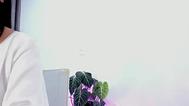 Snapshot of Sara_Leblanc chatting on March 10, 12:37 pm Sara Leblanc online show from March 10, 12:37 pm