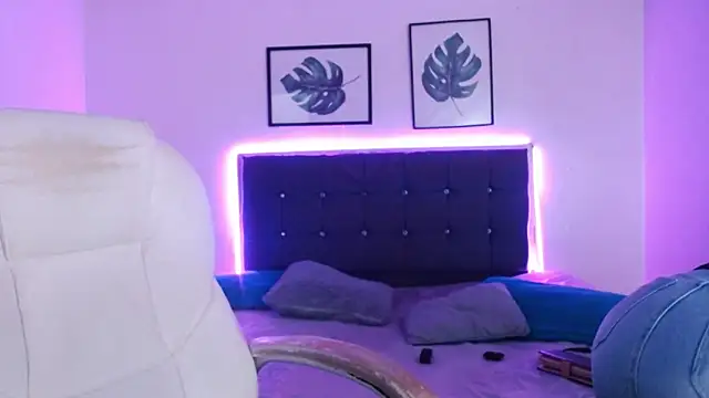 mia collens online show from September 25, 2:04 am