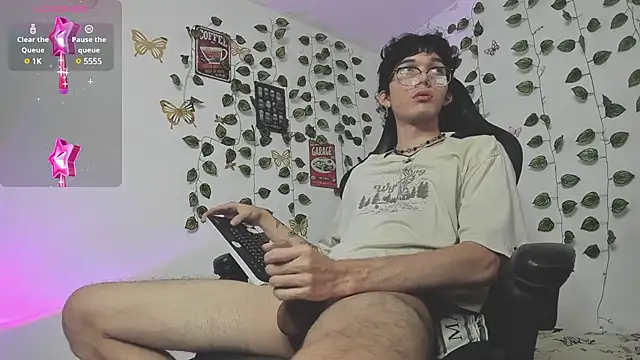 Snapshot of skinny_dann chatting on February 6, 4:31 am skinny dann online show from February 6, 4:31 am
