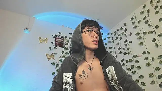 Snapshot of skinny_dann chatting on February 11, 1:20 am skinny dann online show from February 11, 1:20 am