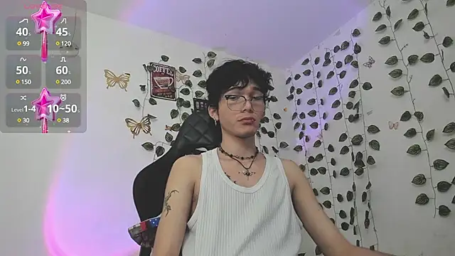 Snapshot of skinny_dann chatting on February 15, 1:21 am skinny dann online show from February 15, 1:21 am