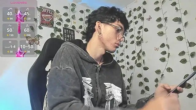 Snapshot of skinny_dann chatting on March 16, 3:04 am skinny dann online show from March 16, 3:04 am