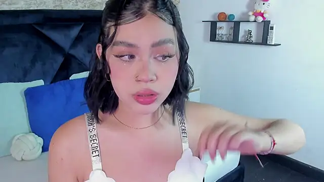 Lily Woodz online show from November 21, 7:12 pm