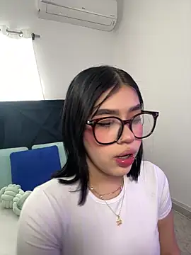 Lily Woodz online show from February 8, 2:53 pm