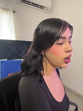 Snapshot of Lily_Woodz chatting on February 15, 2:36 pm Lily Woodz online show from February 15, 2:36 pm