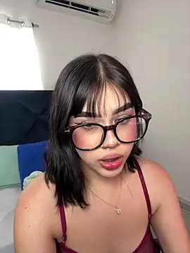 Snapshot of Lily_Woodz chatting on March 6, 7:10 pm Lily Woodz online show from March 6, 7:10 pm