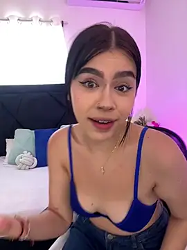 Snapshot of Lily_Woodz chatting on April 12, 2:44 pm Lily Woodz online show from April 12, 2:44 pm