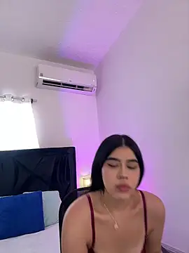 Snapshot of Lily_Woodz chatting on April 21, 7:06 pm Lily Woodz online show from April 21, 7:06 pm