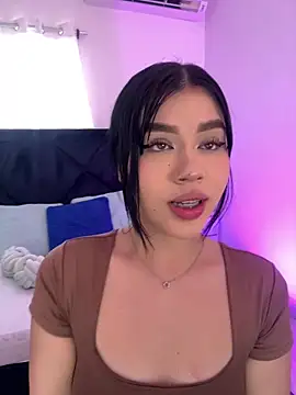 Snapshot of Lily_Woodz chatting on May 2, 7:08 pm Lily Woodz online show from May 2, 7:08 pm