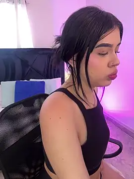 Snapshot of Lily_Woodz chatting on May 6, 7:41 pm Lily Woodz online show from May 6, 7:41 pm