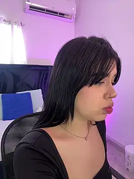 Snapshot of Lily_Woodz chatting on May 12, 7:11 pm Lily Woodz online show from May 12, 7:11 pm