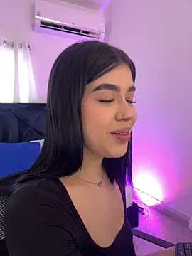 Snapshot of Lily_Woodz chatting on May 14, 7:09 pm Lily Woodz online show from May 14, 7:09 pm
